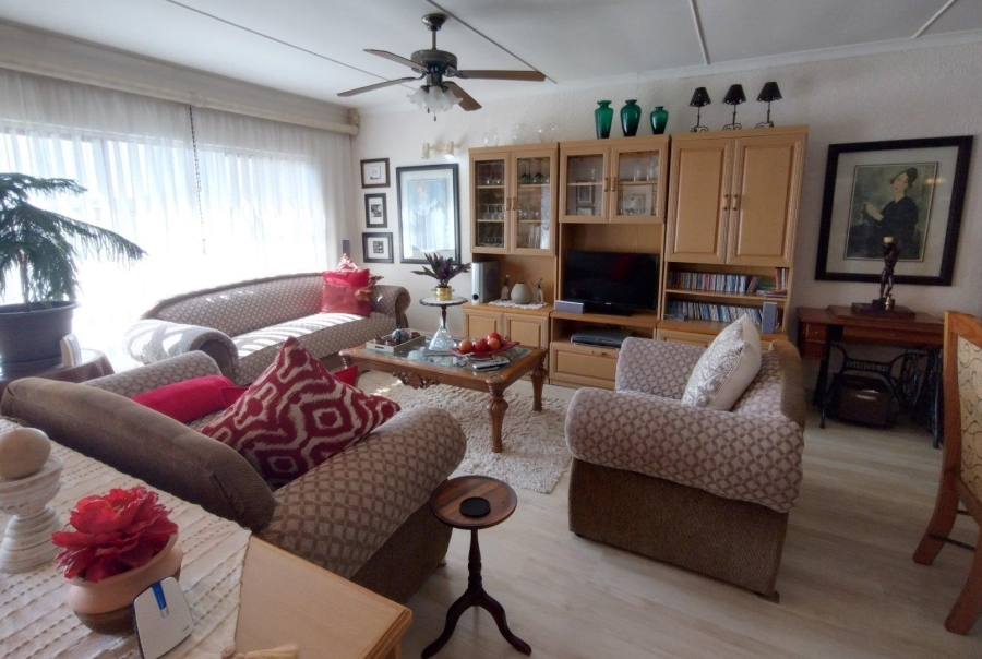 5 Bedroom Property for Sale in Wavecrest Eastern Cape